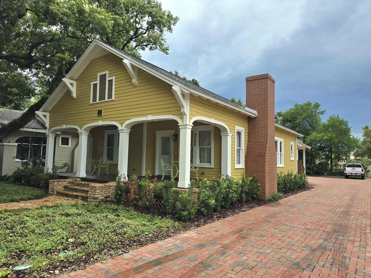 711 E Lime St - Photo 2 of 21