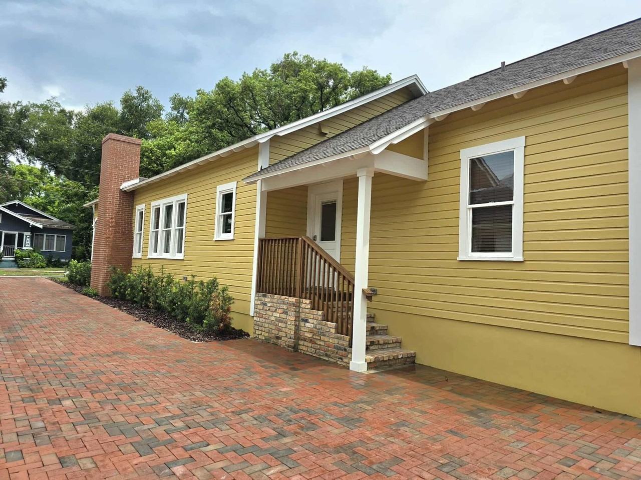 711 E Lime St - Photo 3 of 21