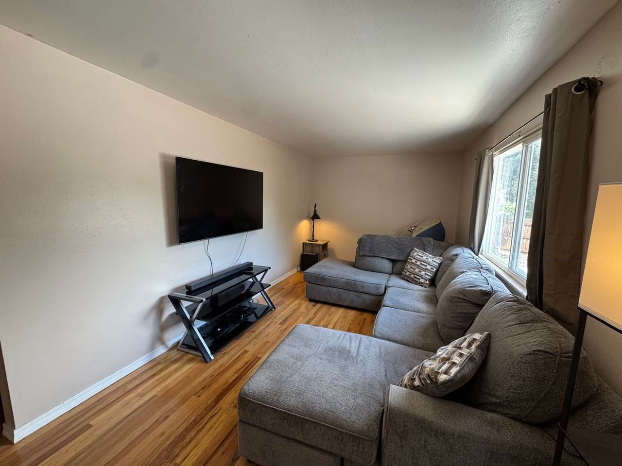 1118 Maxwell St - Photo 2 of 21