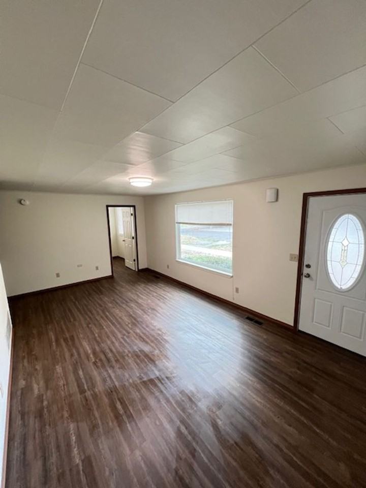 1910 1st St - Photo 2 of 16