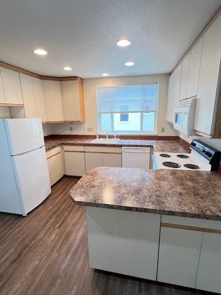 1910 1st St - Photo 5 of 16