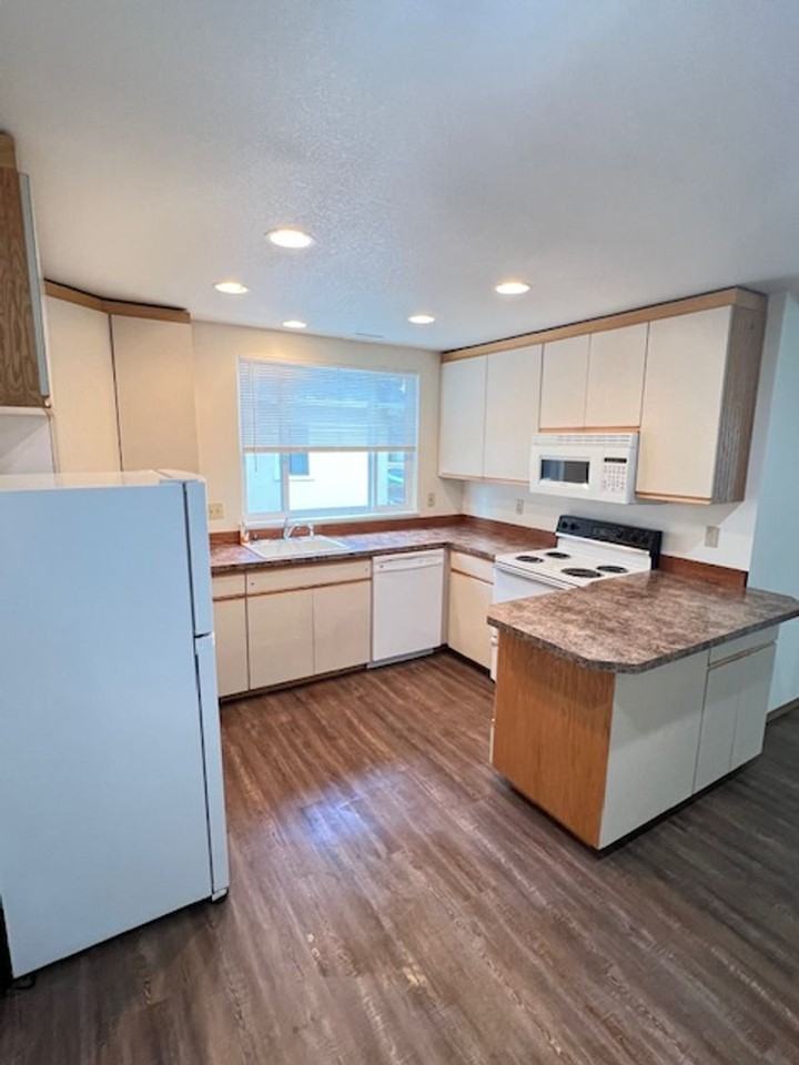 1910 1st St - Photo 6 of 16