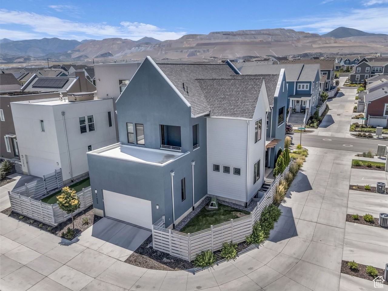 11609 S Dorian Dr - Photo 3 of 47