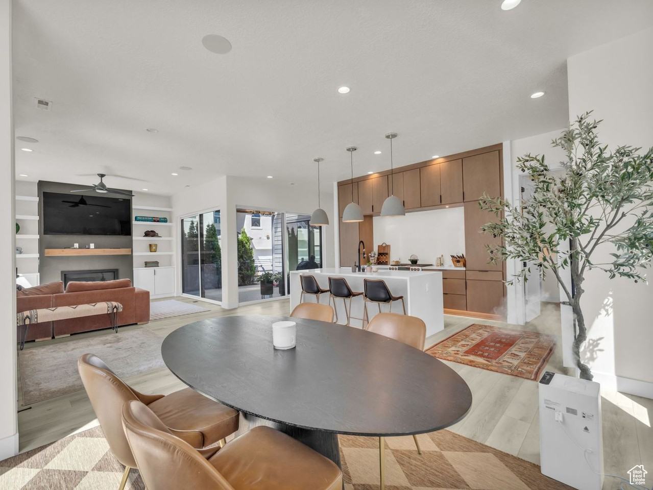 11609 S Dorian Dr - Photo 5 of 47