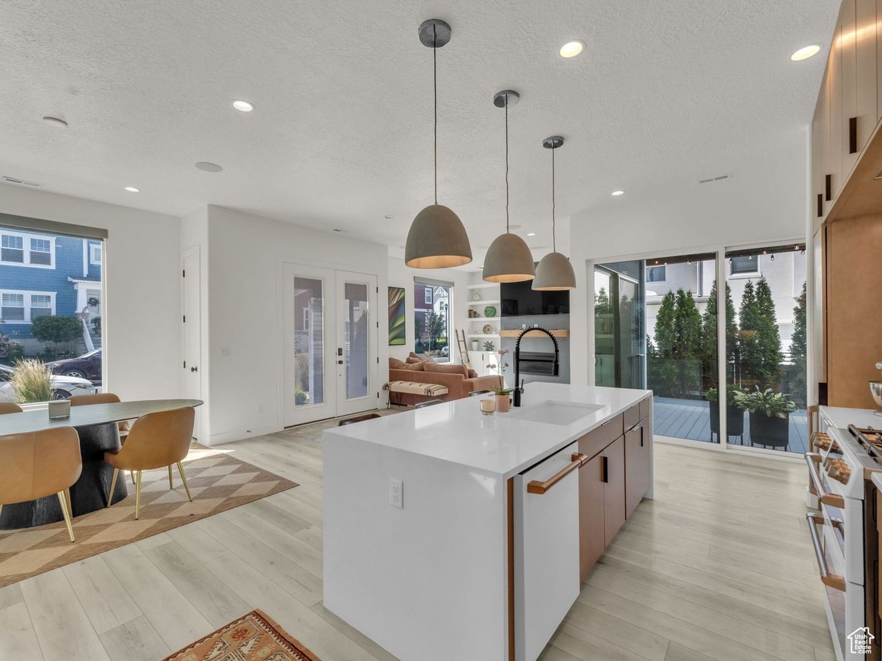 11609 S Dorian Dr - Photo 7 of 47