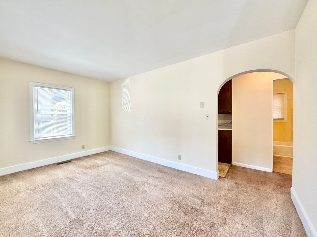 129 W Green Ct - Photo 3 of 13