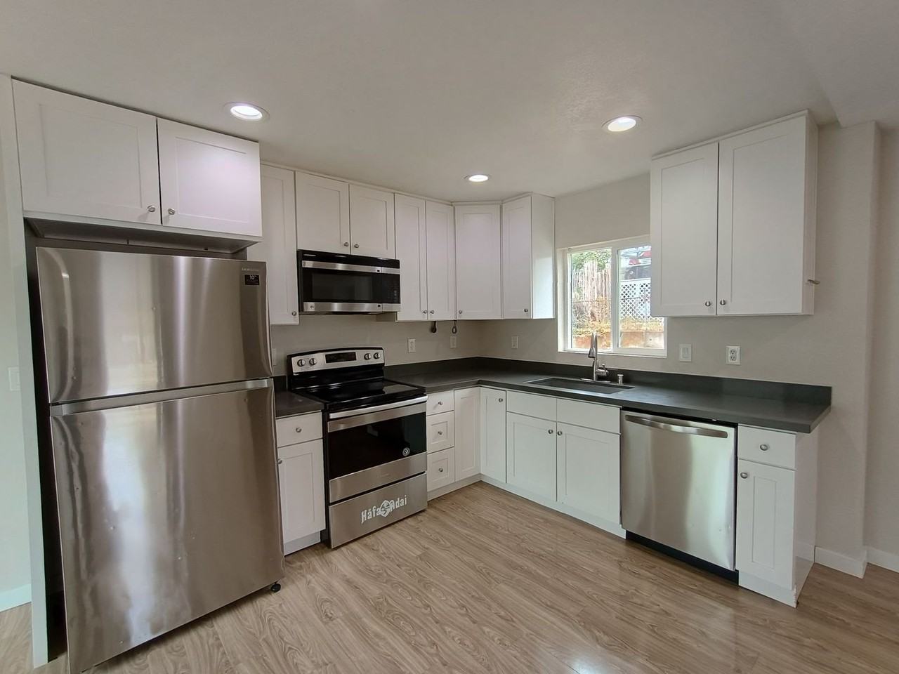 4111 W G St - Photo 3 of 14