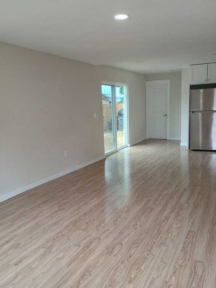 4111 W G St - Photo 5 of 14