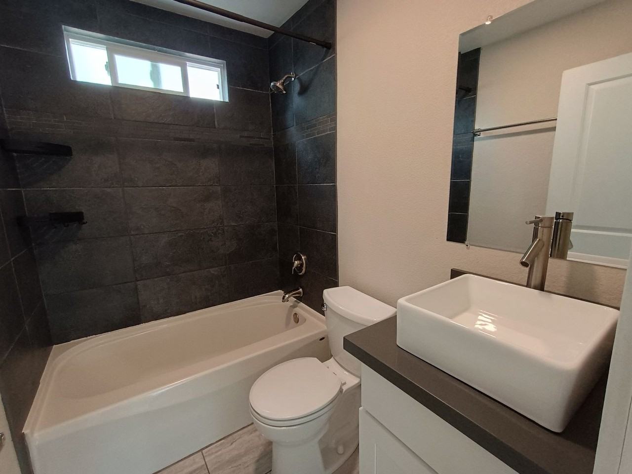 4111 W G St - Photo 6 of 14