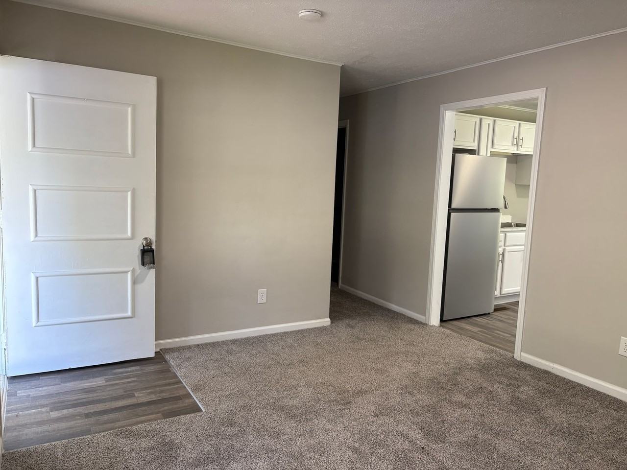 212 N 12th Ave - Photo 3 of 18