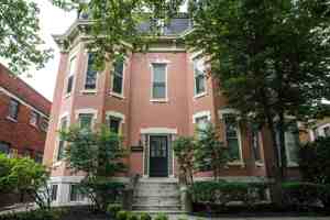 featured image of 433 E Town St