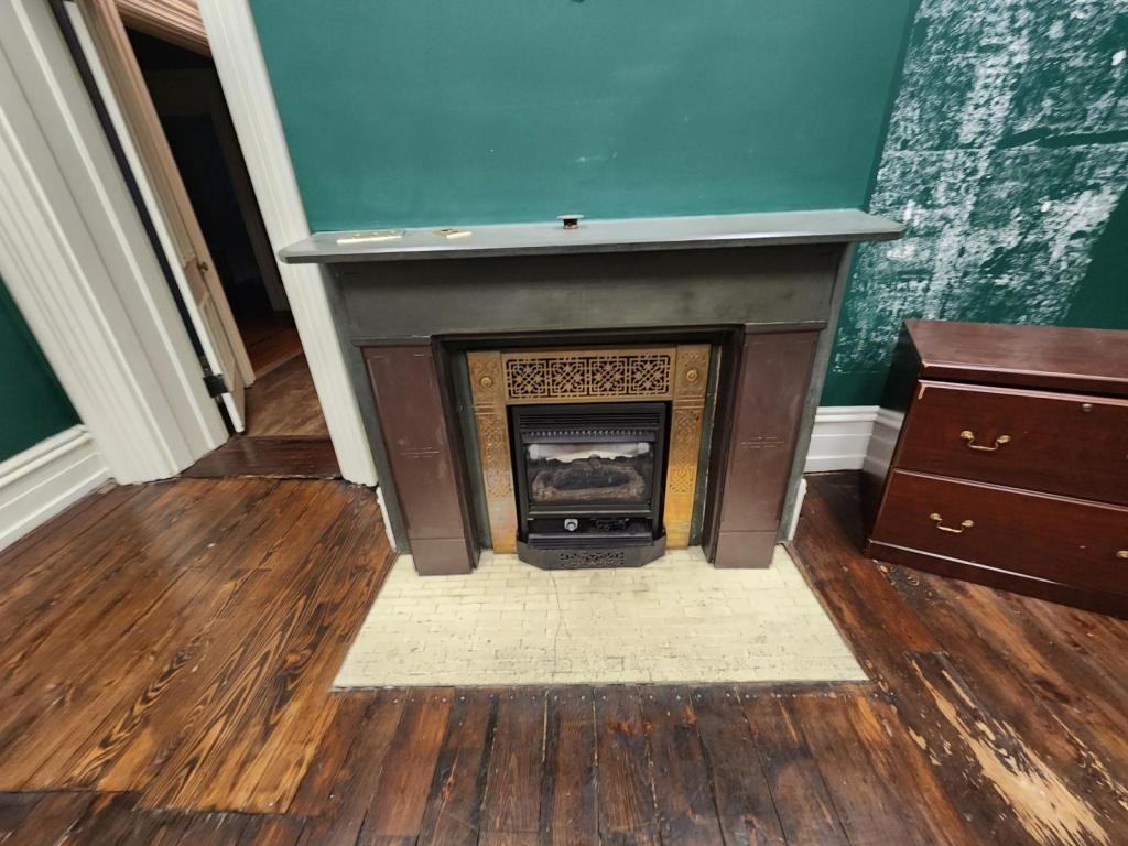 435 E Walnut St - Photo 7 of 25