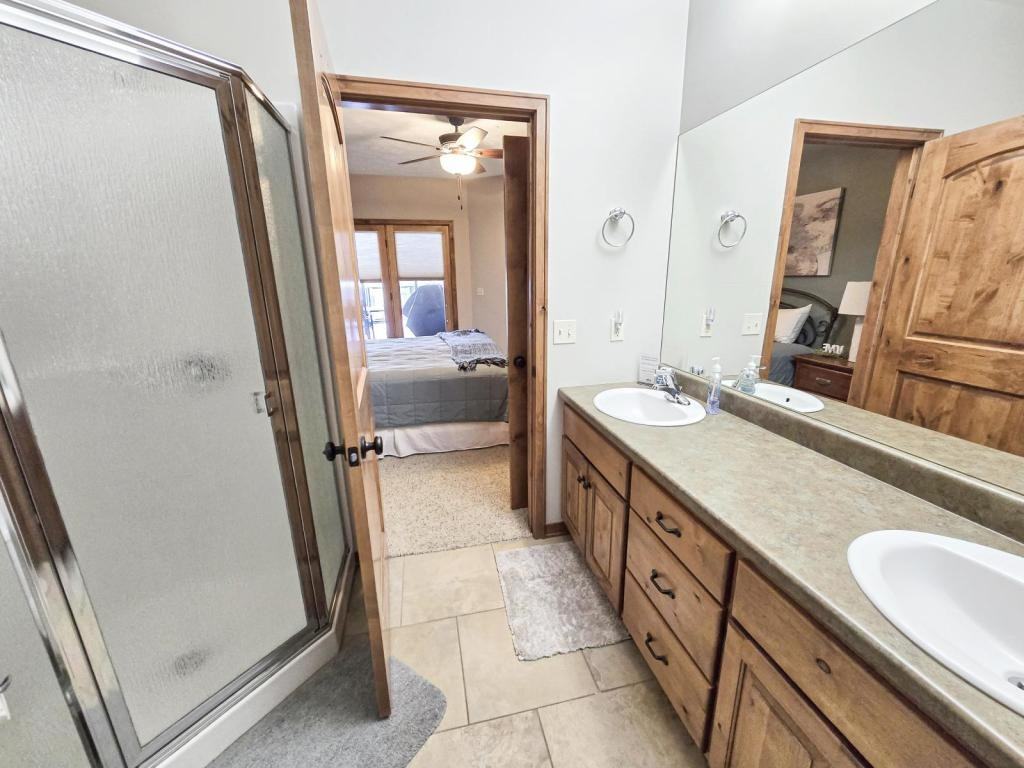 425 240th Ave ##302 - Photo 5 of 19