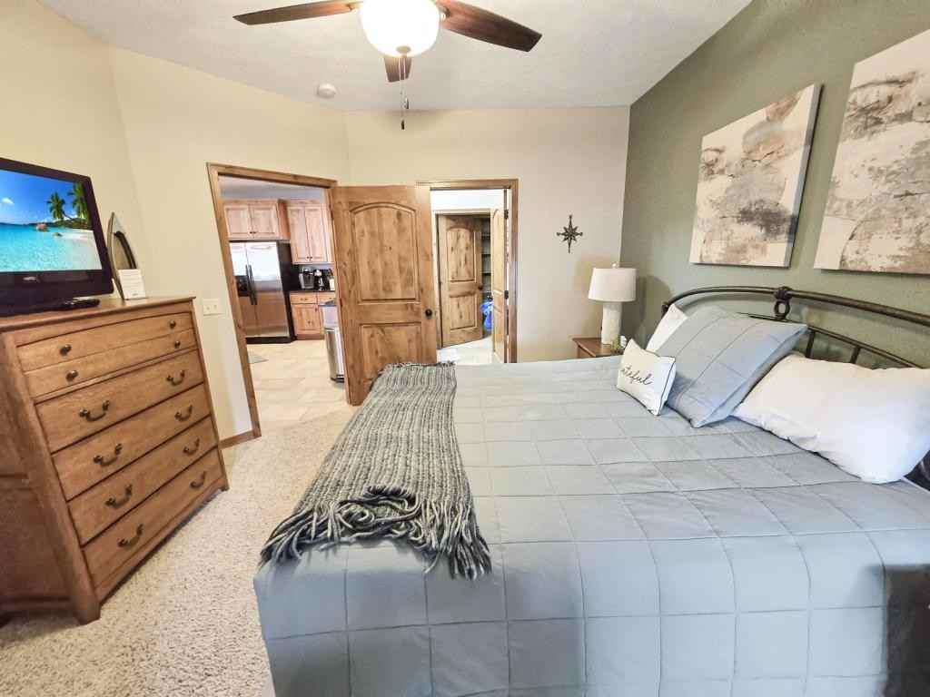 425 240th Ave ##302 - Photo 6 of 19