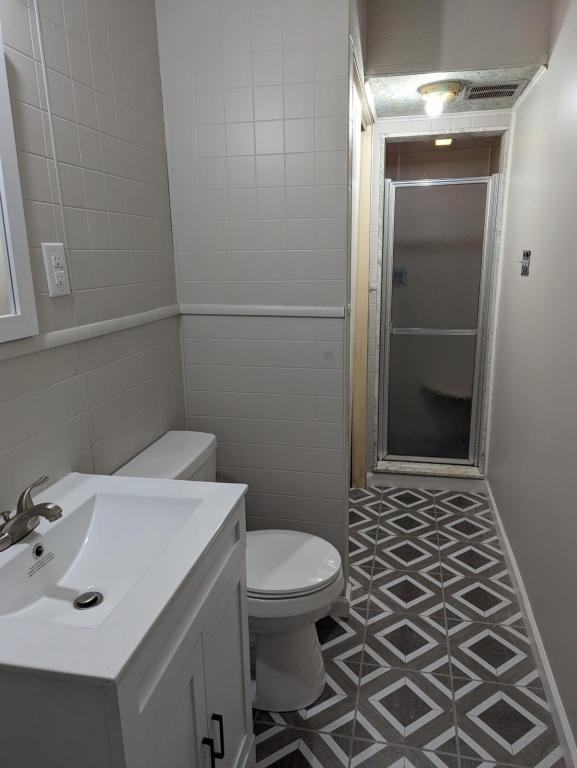 116 Custer Ave - Photo 2 of 15
