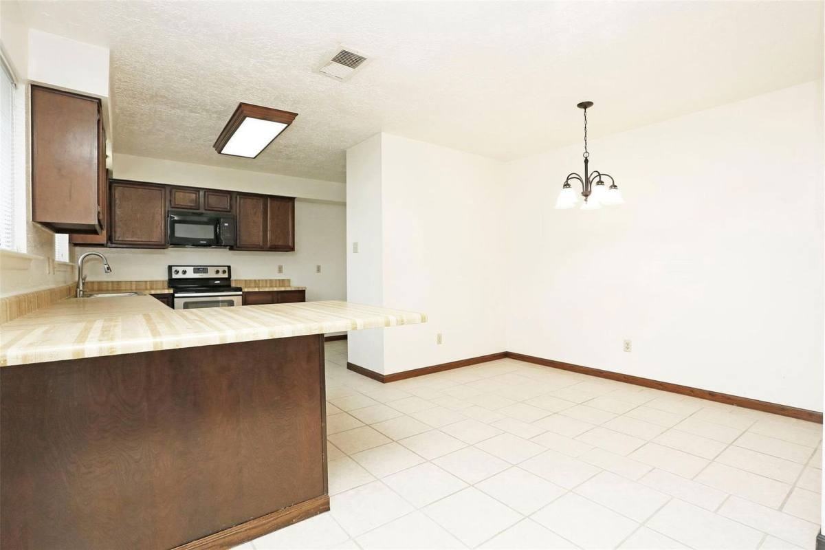 1418 Crawley Ct - Photo 6 of 10