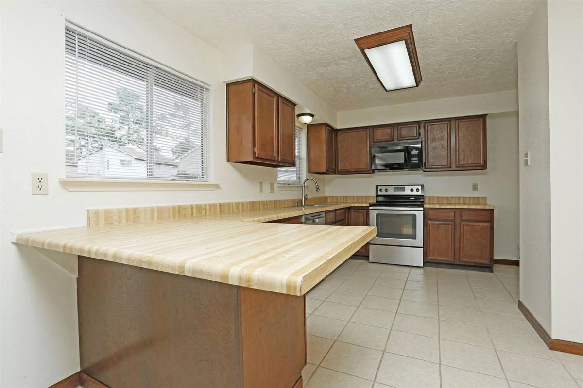 1418 Crawley Ct - Photo 7 of 10