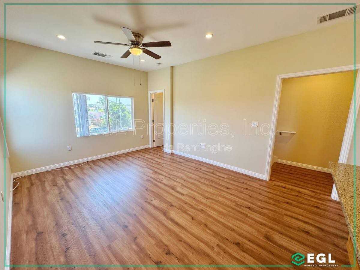 4501 1 2 S Gramercy Place - Photo 4 of 10