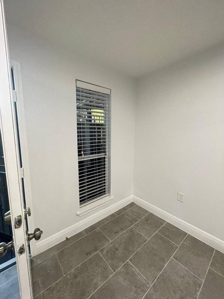 7410 Ilex St #C - Photo 6 of 10