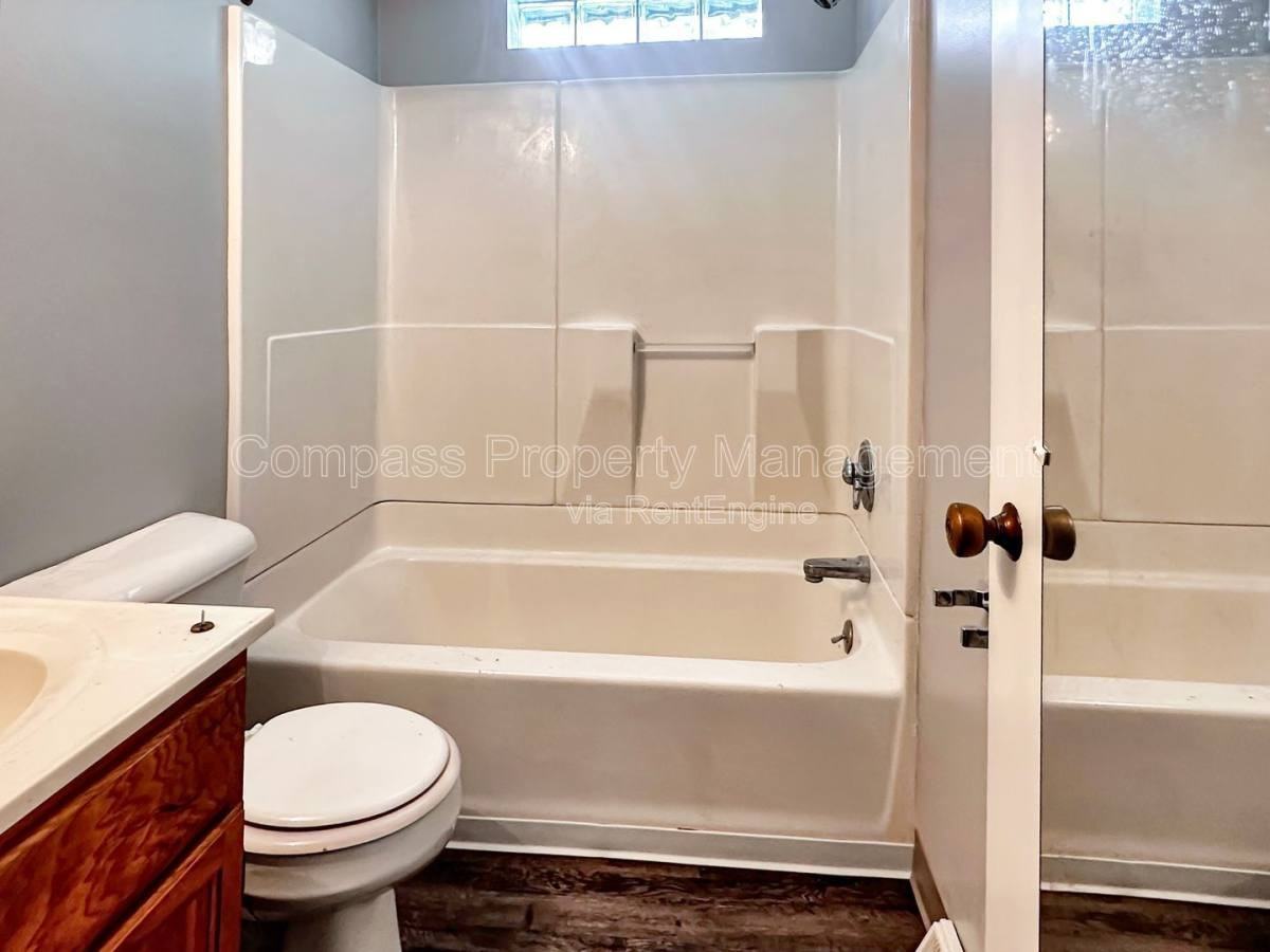 2713 S Burdick St - Photo 2 of 7