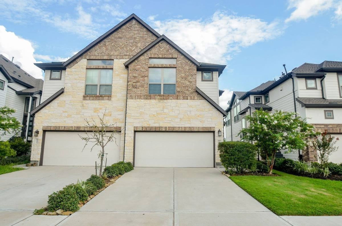 1555 Rustling Creek Dr - Photo 2 of 10