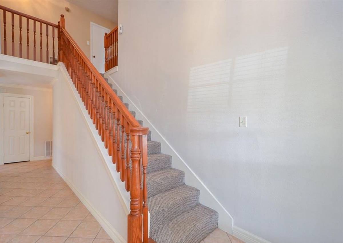 3338 Walhalla Dr - Photo 3 of 10