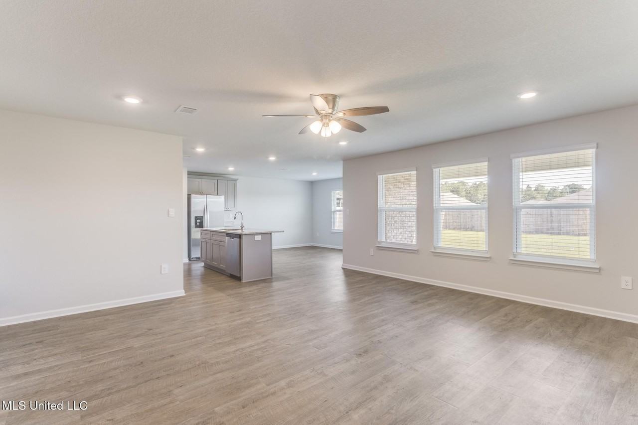1057 Enclave Cir - Photo 3 of 28