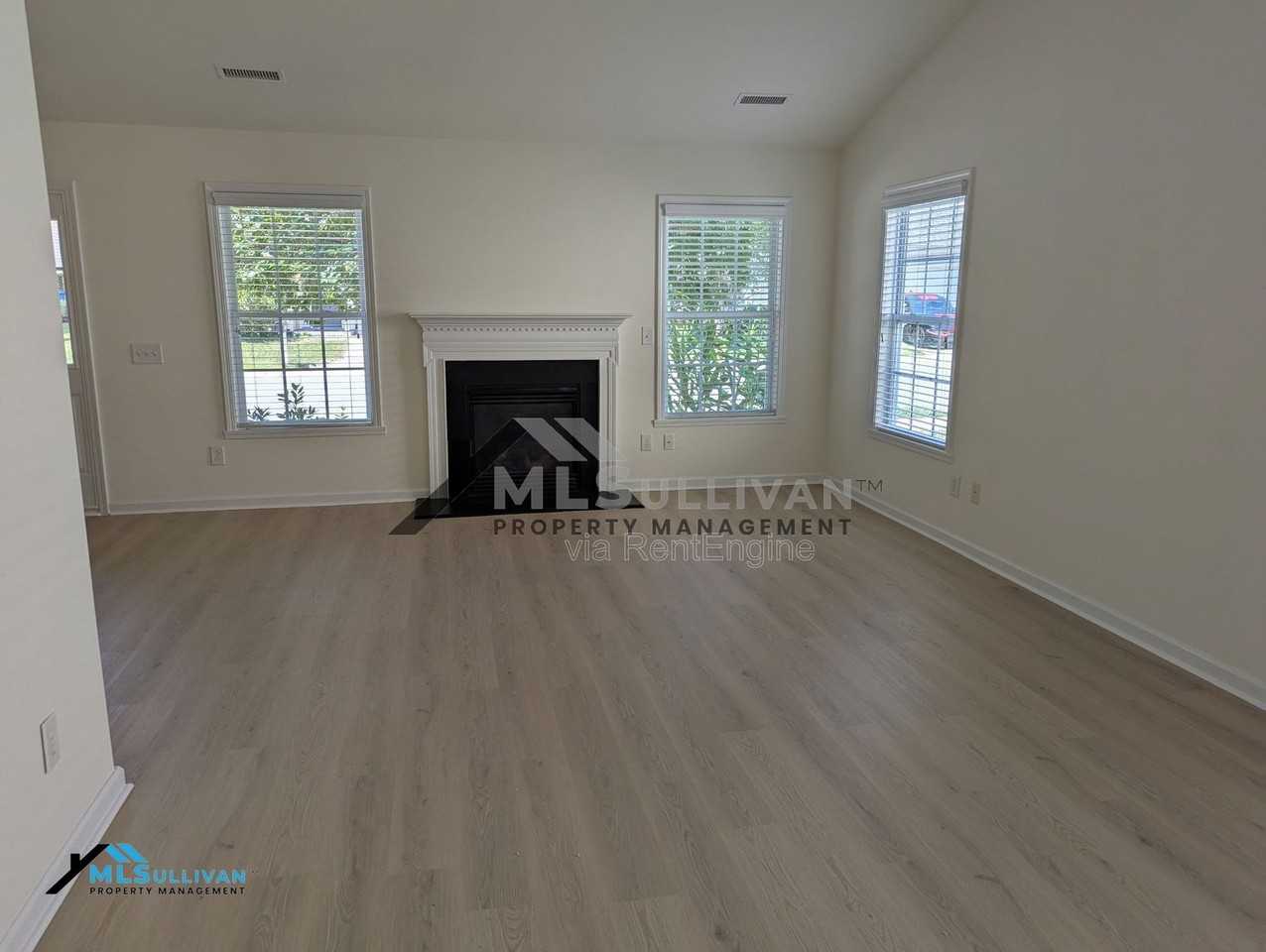 1327 Fairmont St - Photo 2 of 17