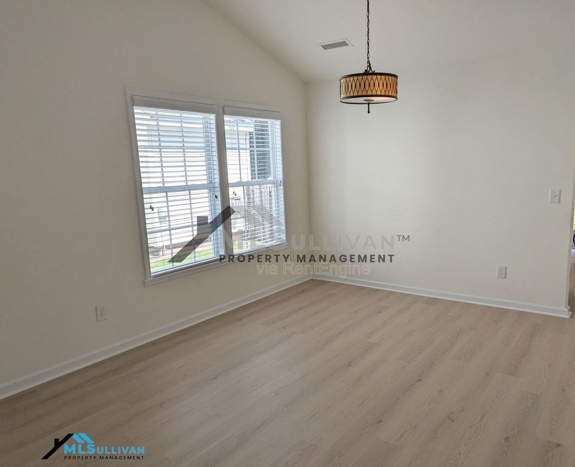 1327 Fairmont St - Photo 3 of 17