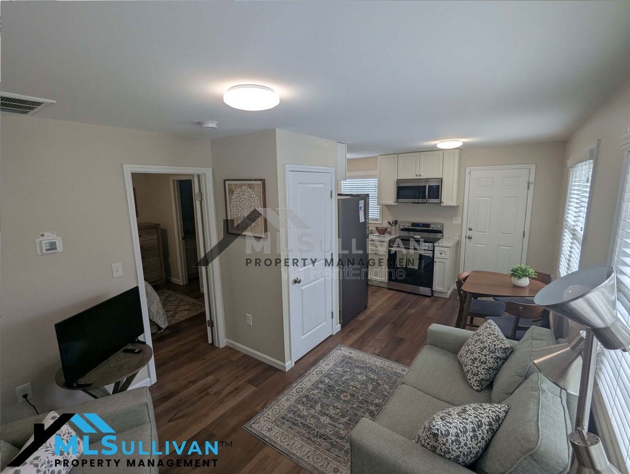 2130 Sovereign St - Photo 2 of 10