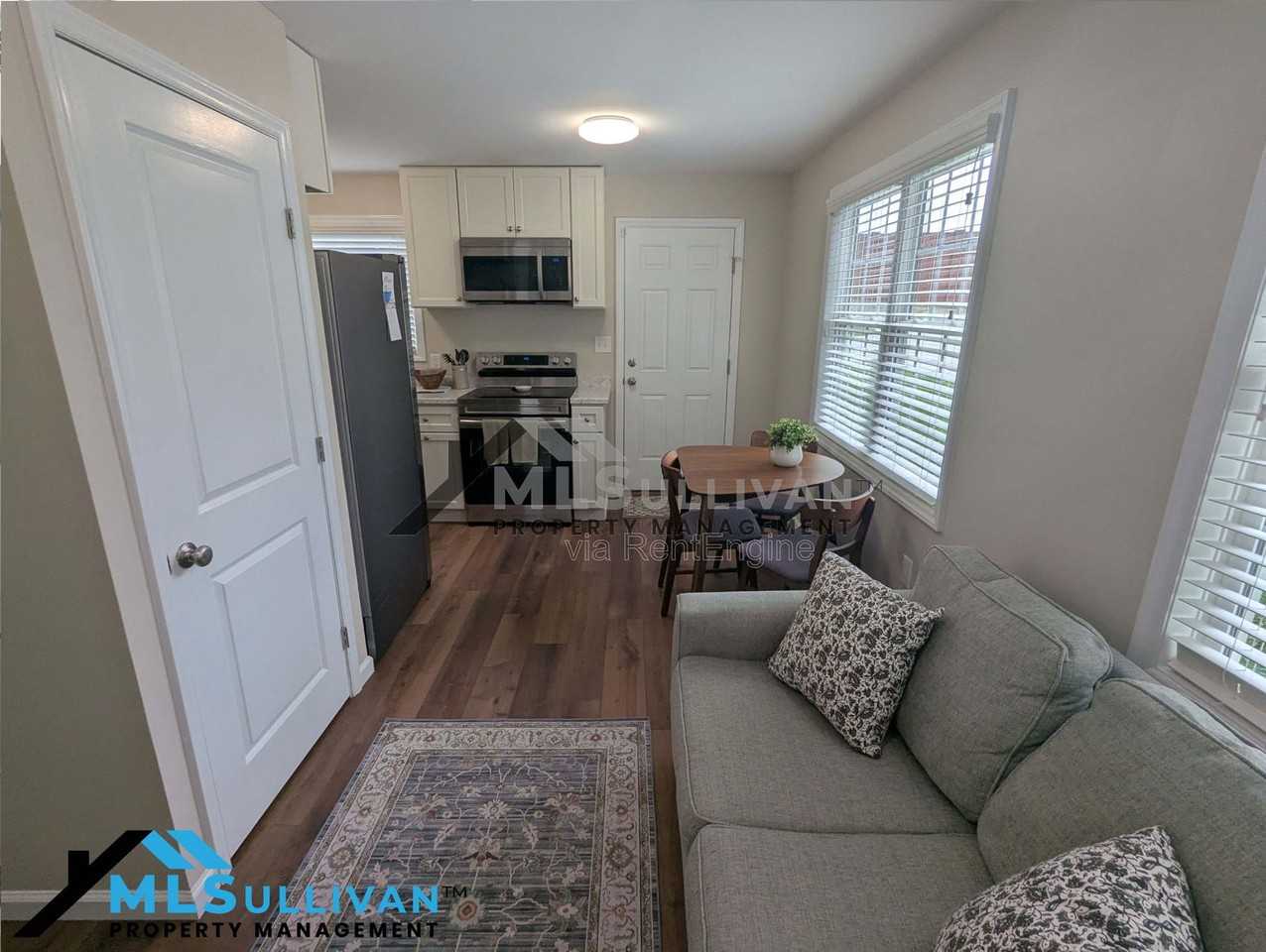 2130 Sovereign St - Photo 3 of 10