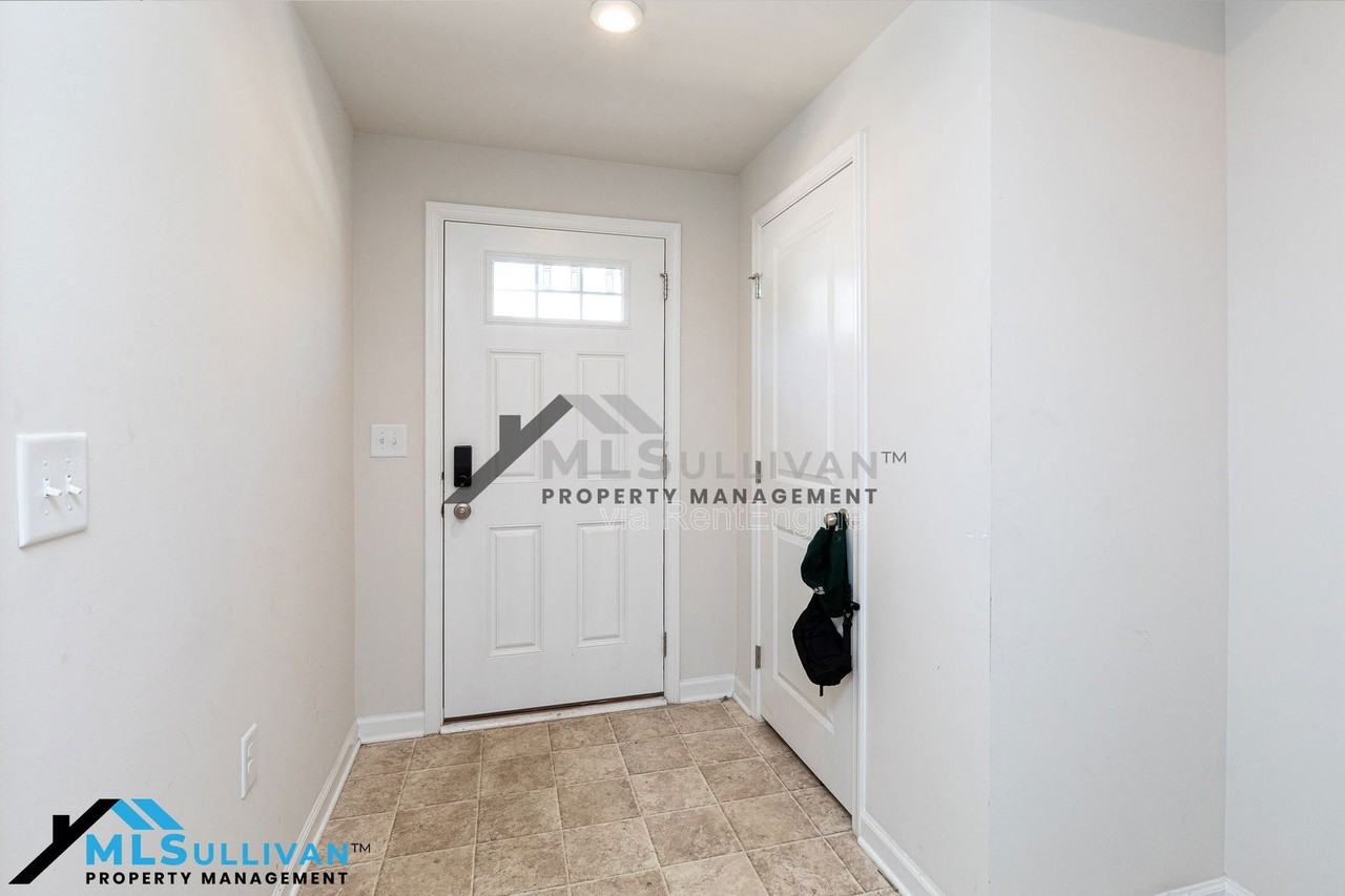 4005 Lush Grove Dr #1 - Photo 3 of 20