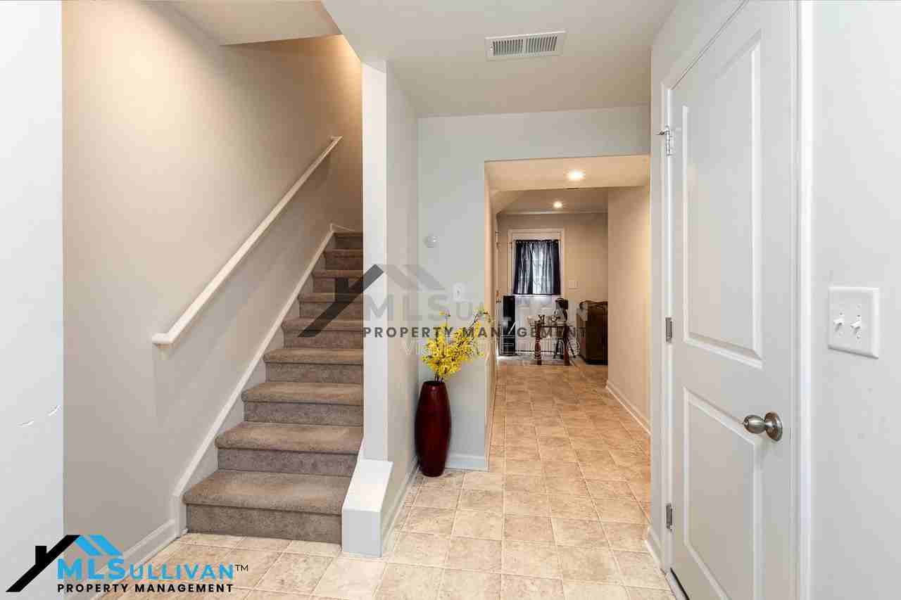 4005 Lush Grove Dr #1 - Photo 4 of 20