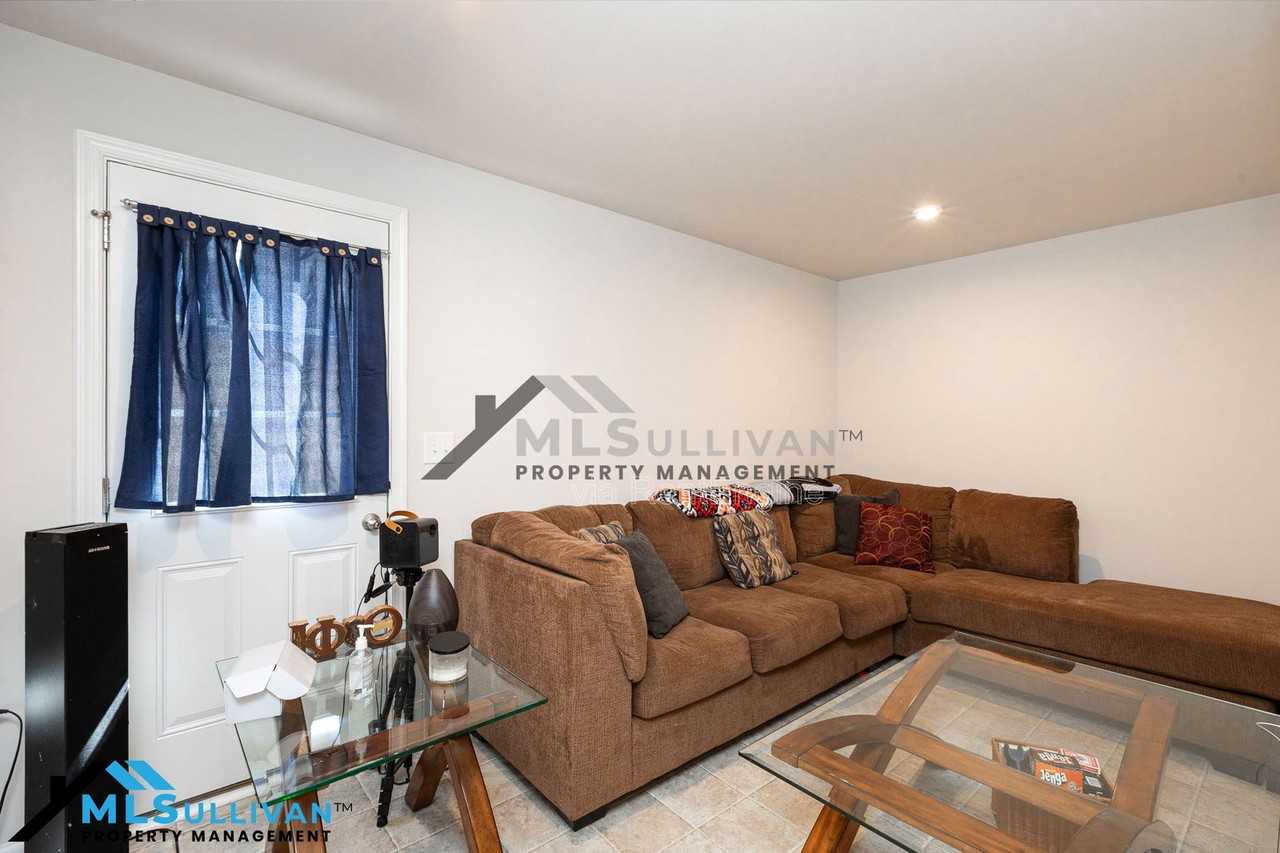4005 Lush Grove Dr #1 - Photo 5 of 20