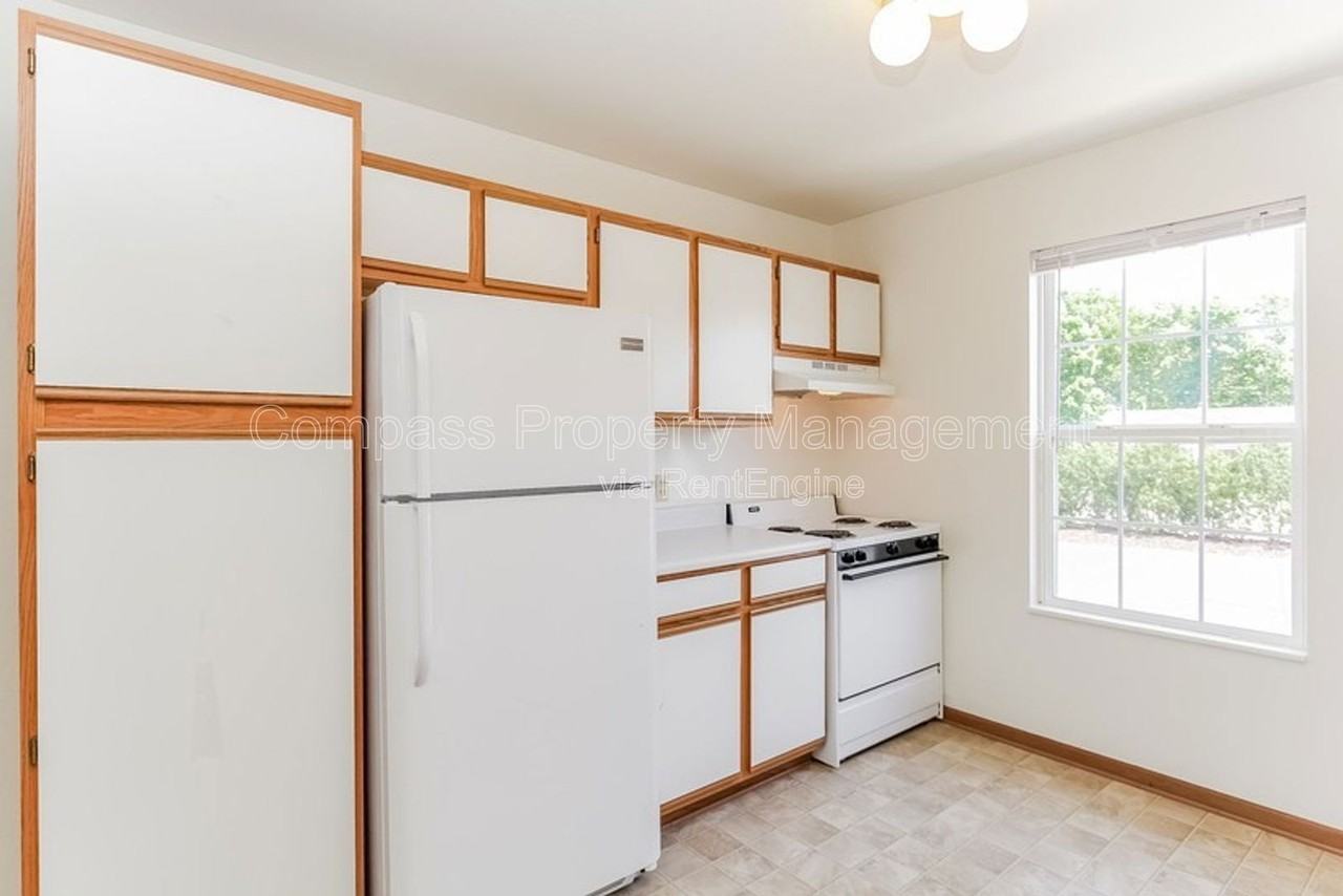 4477 Lake Michigan Dr #E2 - Photo 7 of 21