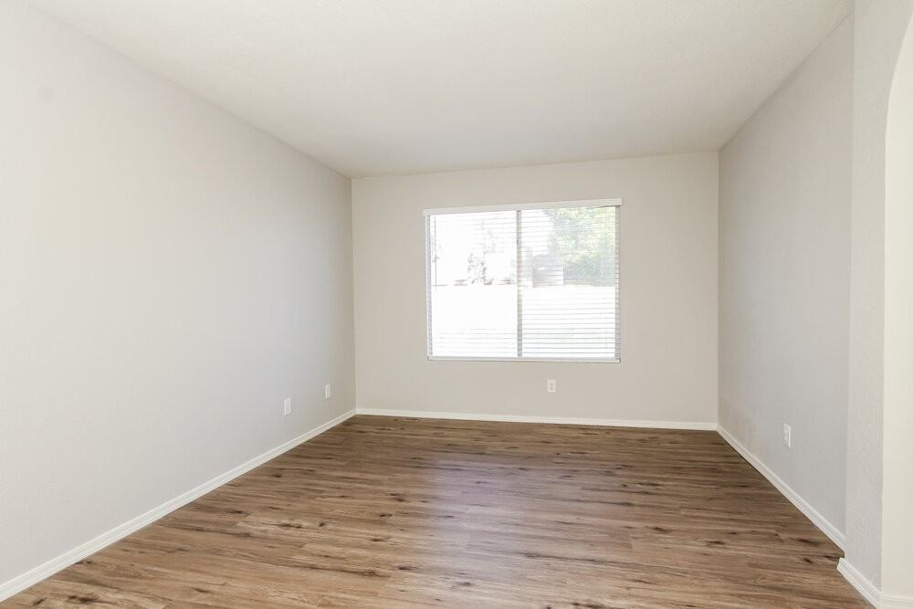 208 W Oraibi Dr - Photo 7 of 16
