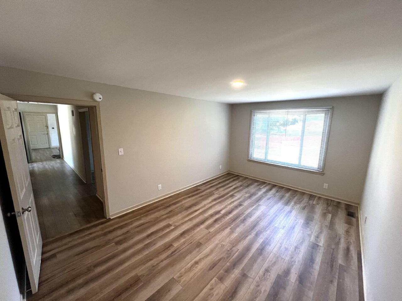 307 Buckingham Pl - Photo 2 of 7