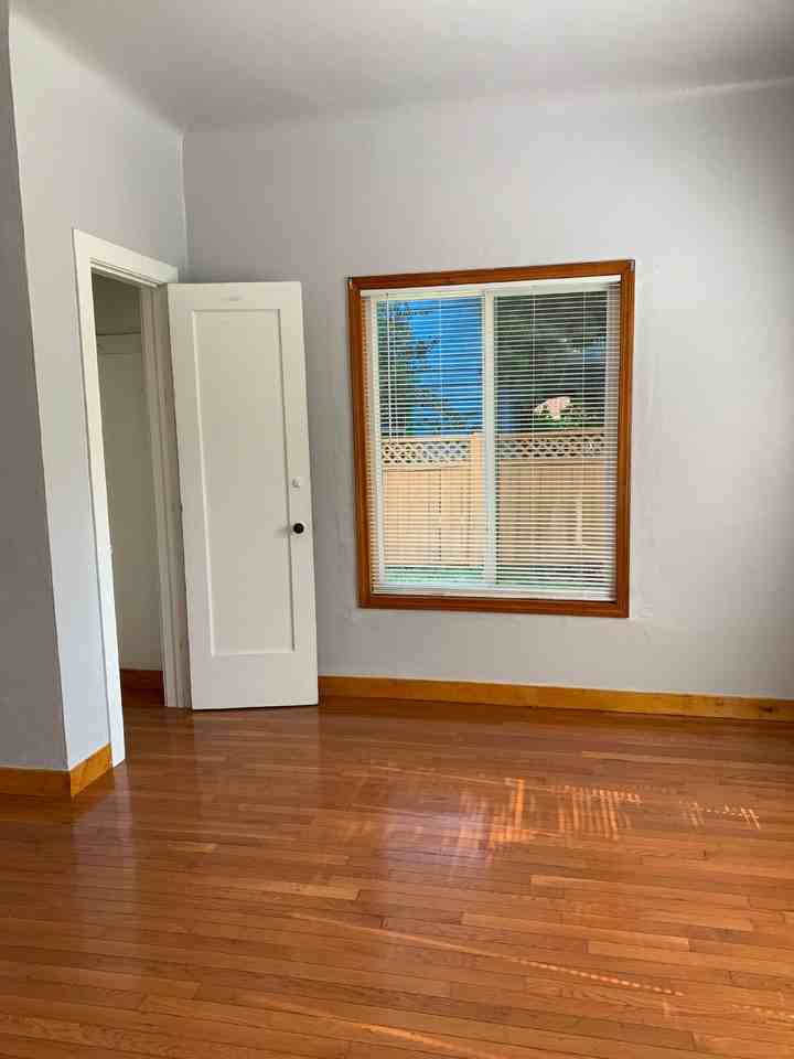 469 E 15th Ave - Photo 5 of 8