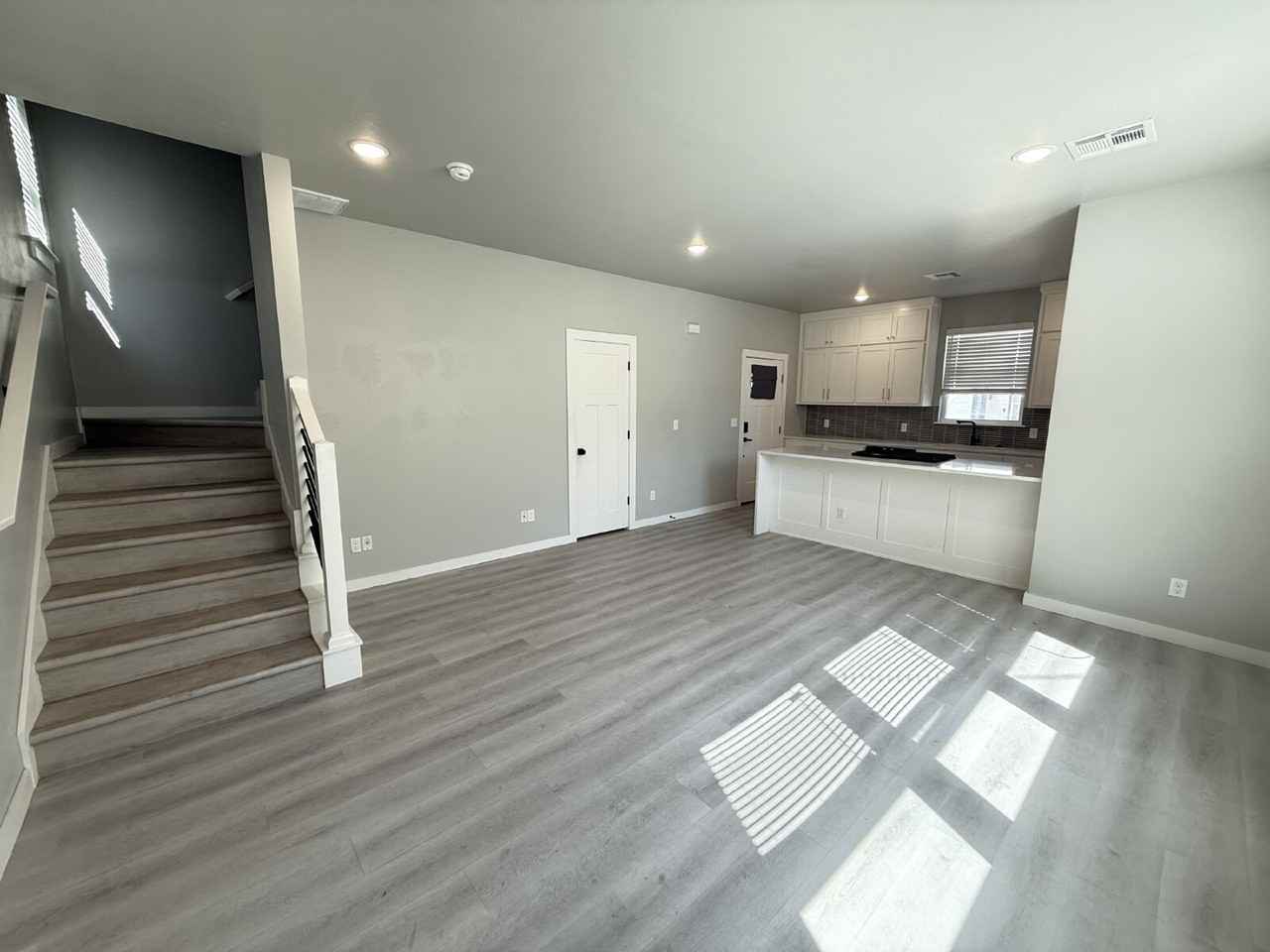 2008 Nw 27th St #D - Photo 4 of 14
