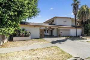 featured image of 423 W 21st St