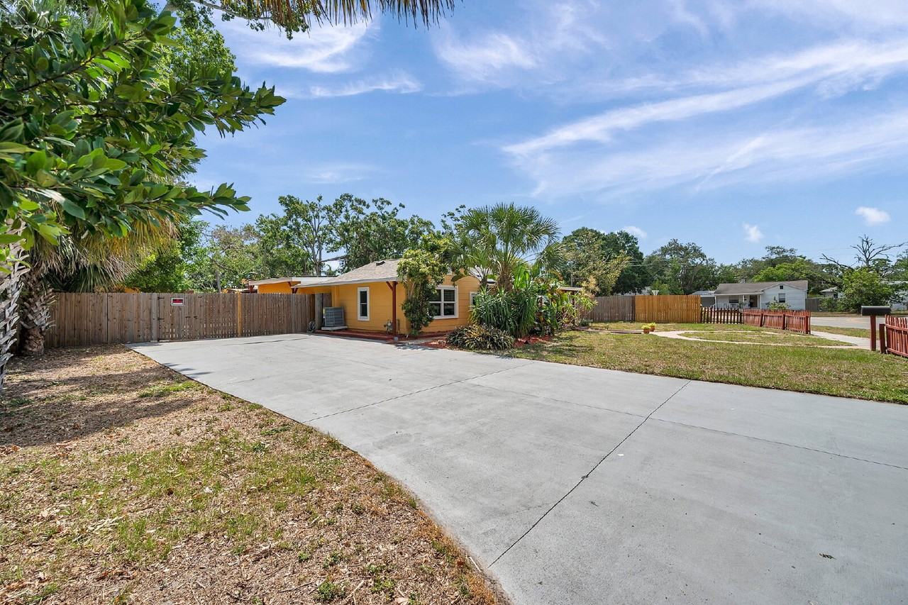 1111 32nd St N - Photo 3 of 50