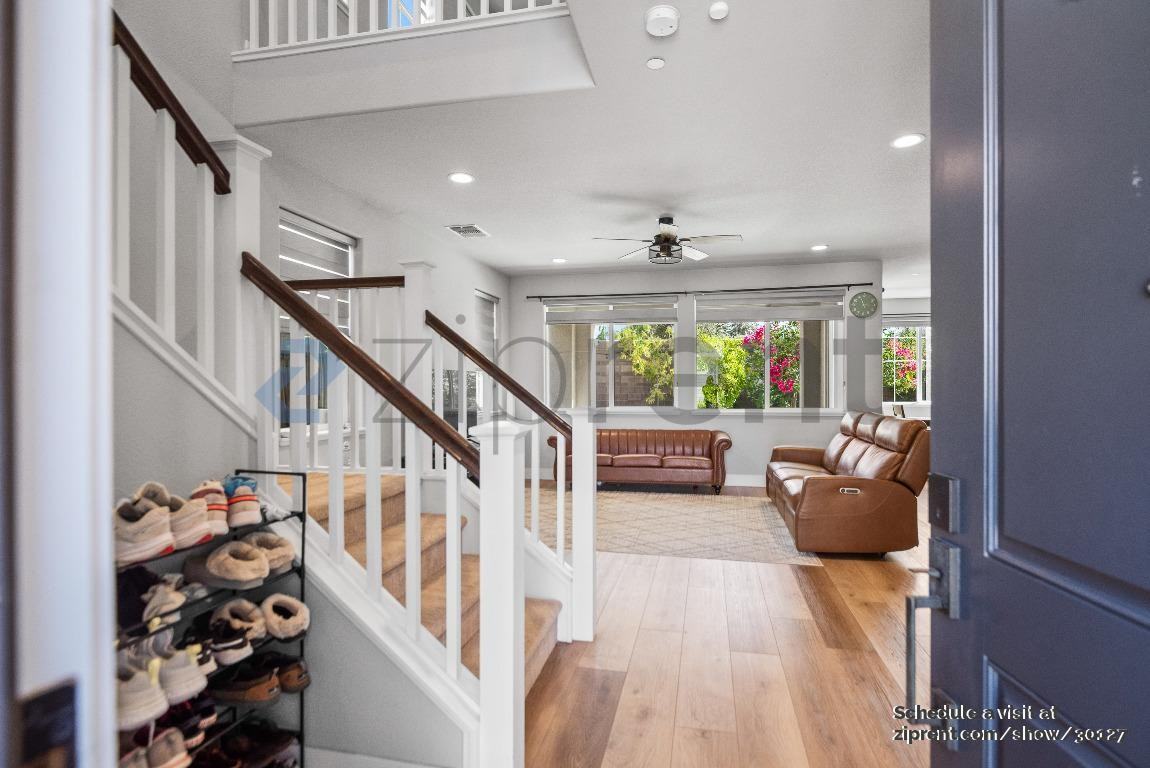 272 W Hopkins Ct - Photo 6 of 39