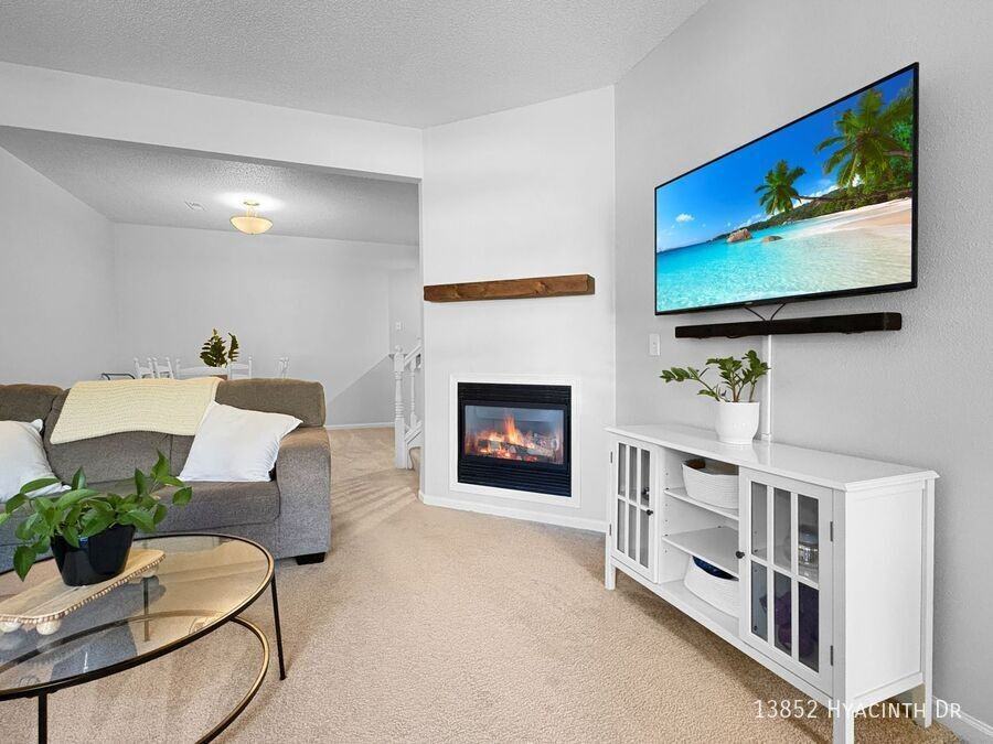 13852 Hyacinth Dr - Photo 2 of 24