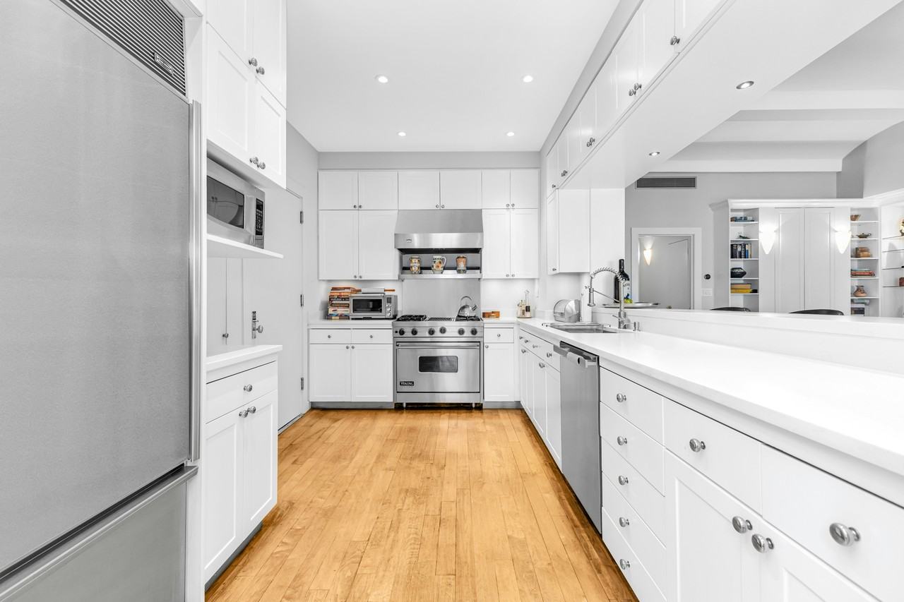 27 N Moore St #8F - Photo 5 of 13