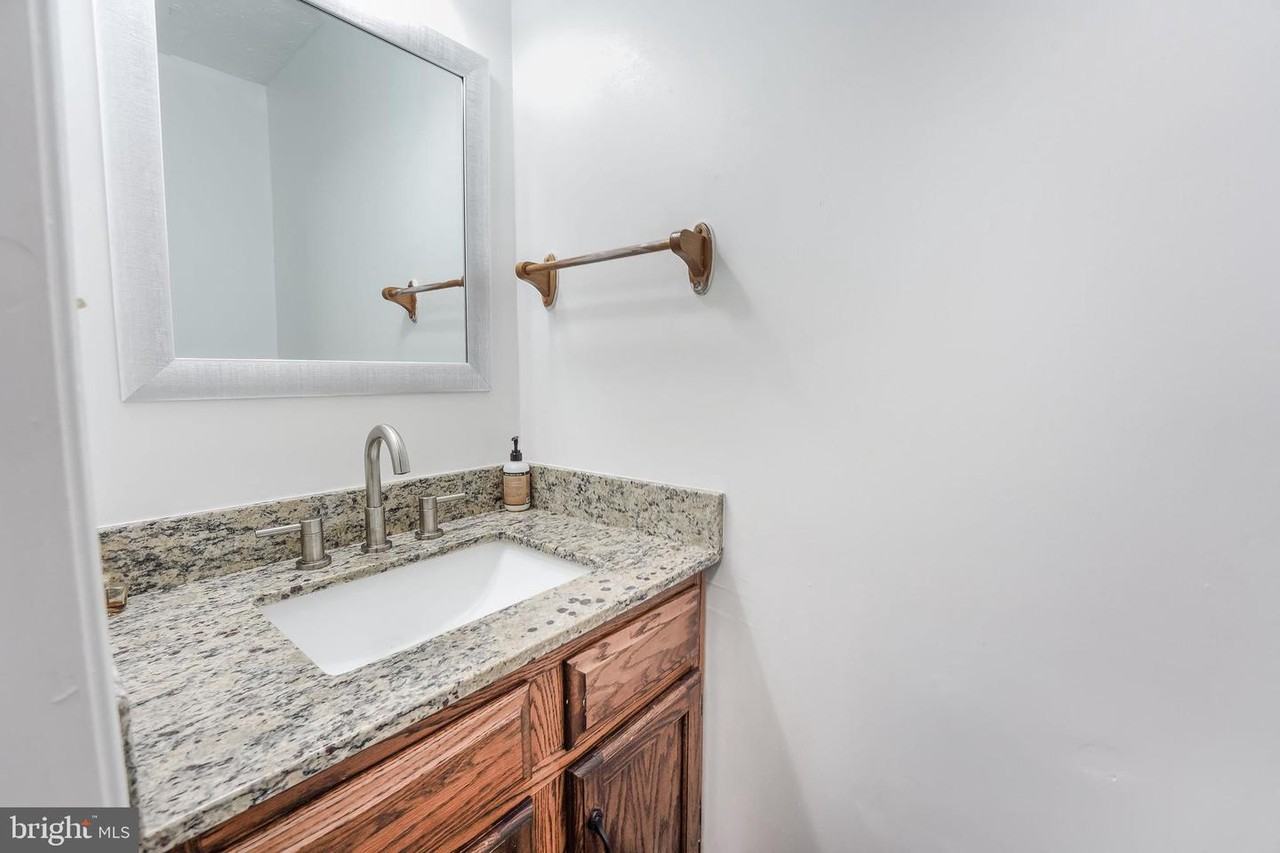 4711 Hersand Ct - Photo 2 of 10