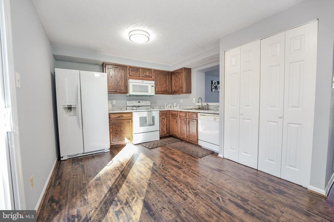 4711 Hersand Ct - Photo 3 of 10