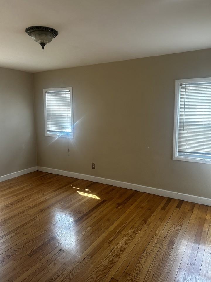 35 Sunnyside Ave #NA - Photo 5 of 6