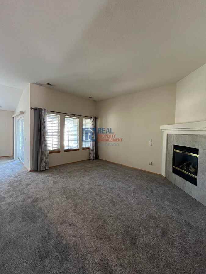 8201 S Winnipeg Ct - Photo 3 of 24