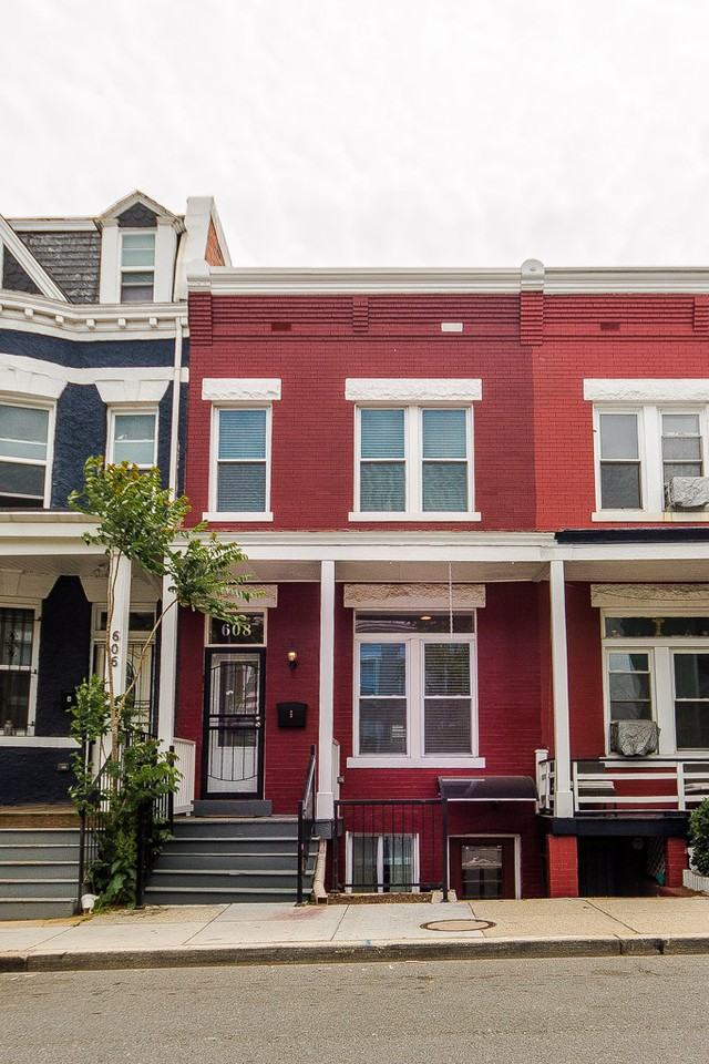 608 Harvard St Nw - Photo 6 of 8