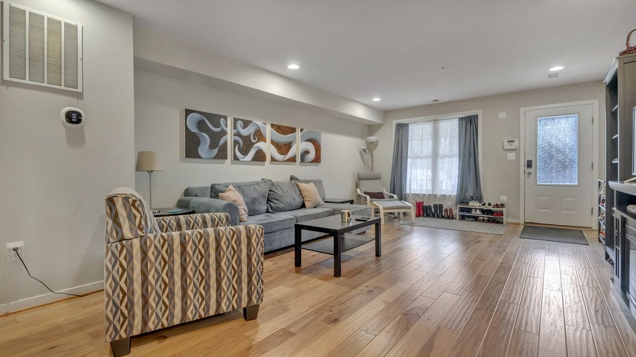 1663 Montello Ave Ne - Photo 2 of 22